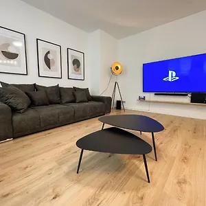 https://centerapartments-premium-deluxe.topcolognehotels.com